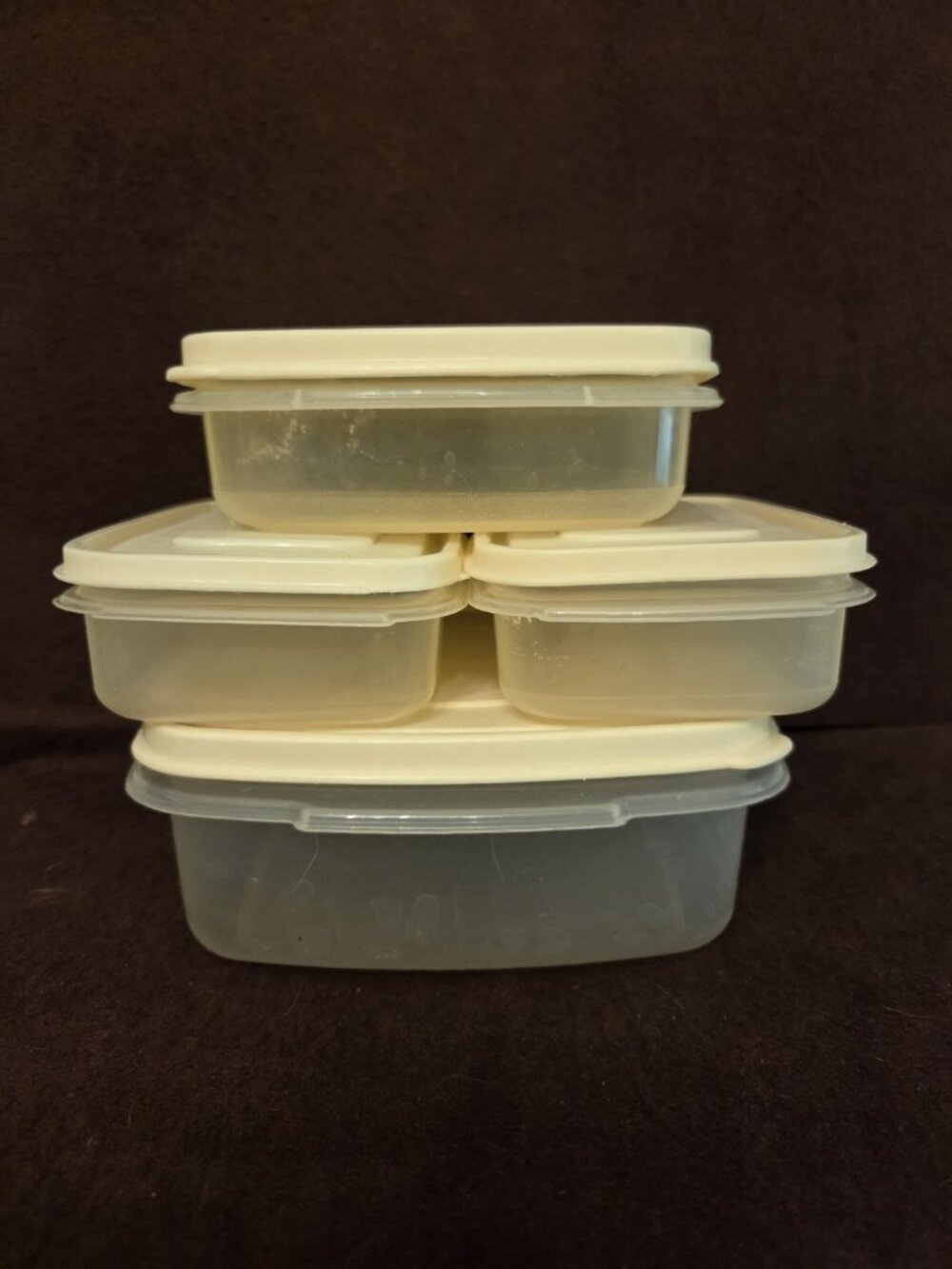 4 Vintage Rubbermaid Servin Saver Storage Containers Almond Lid #1, 2, 10 Square